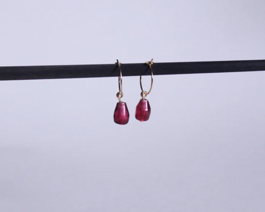 boucles d'oreilles en laiton symbolisant des graines de grenades