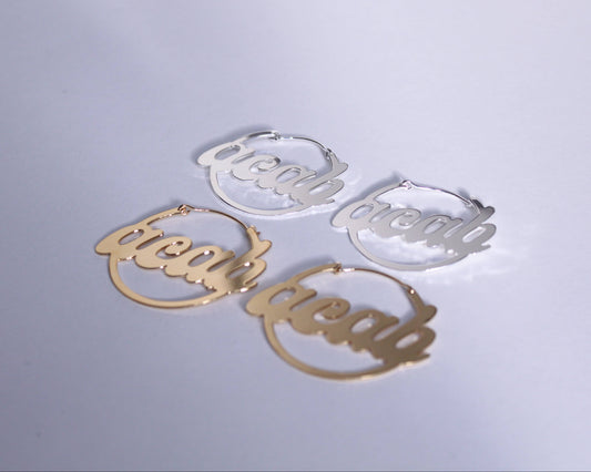 ensemble de boucles d'oreilles portant l'acronyme "ACAB"