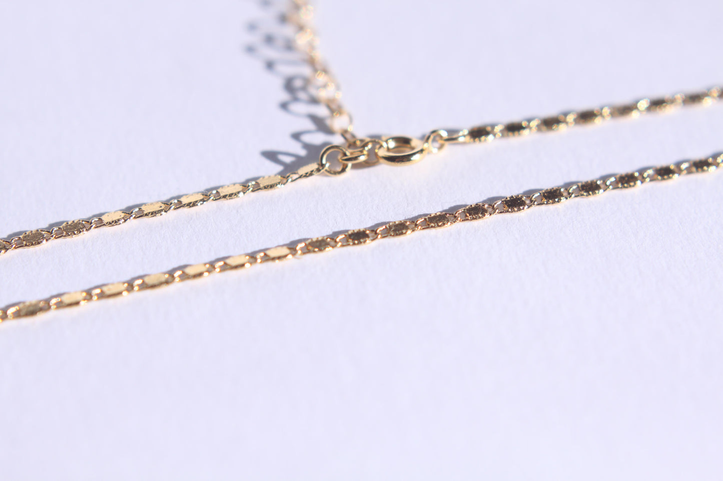 Chaine maille plate plaqué or