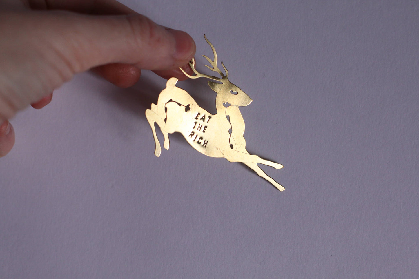 Ex voto cerf "eat the rich"