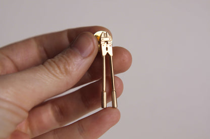 Pins Coupe Boulon