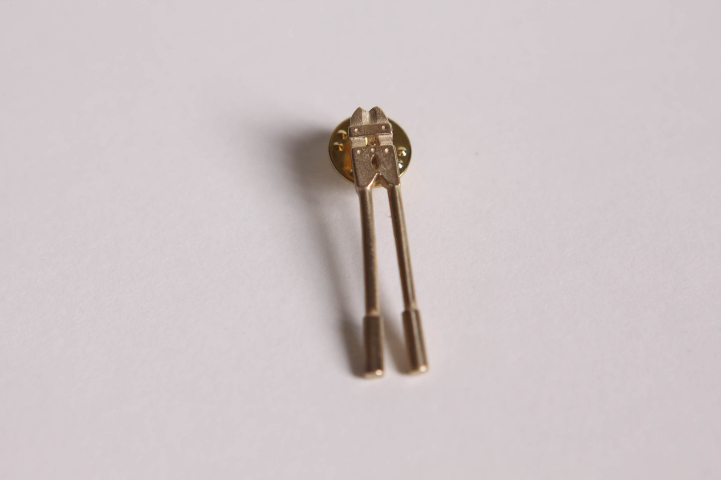 Pins Coupe Boulon