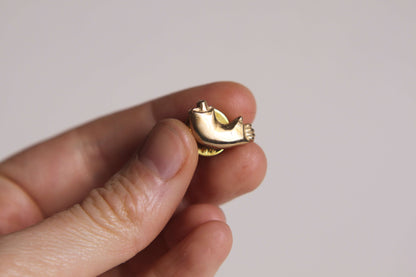 Pins Bras cassé