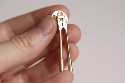 Pins Coupe Boulon