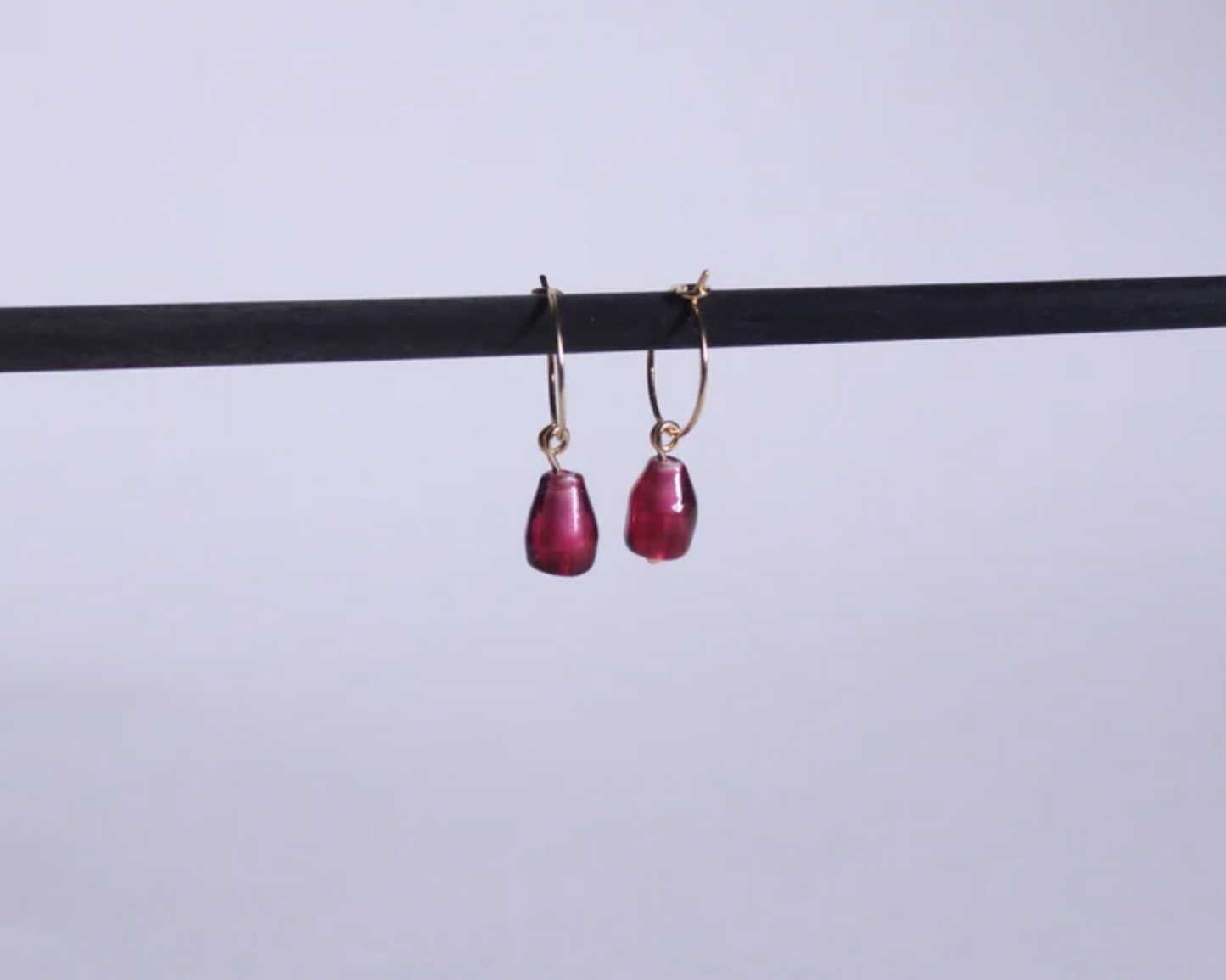 boucles d'oreilles en laiton symbolisant des graines de grenades