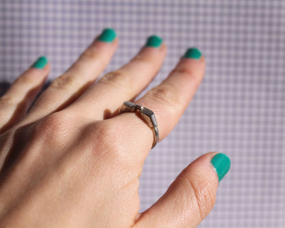 bague en argent massif symbolisant une paire de lunettes de piscine