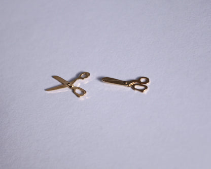 pendentifs en laiton doré en formes de ciseaux