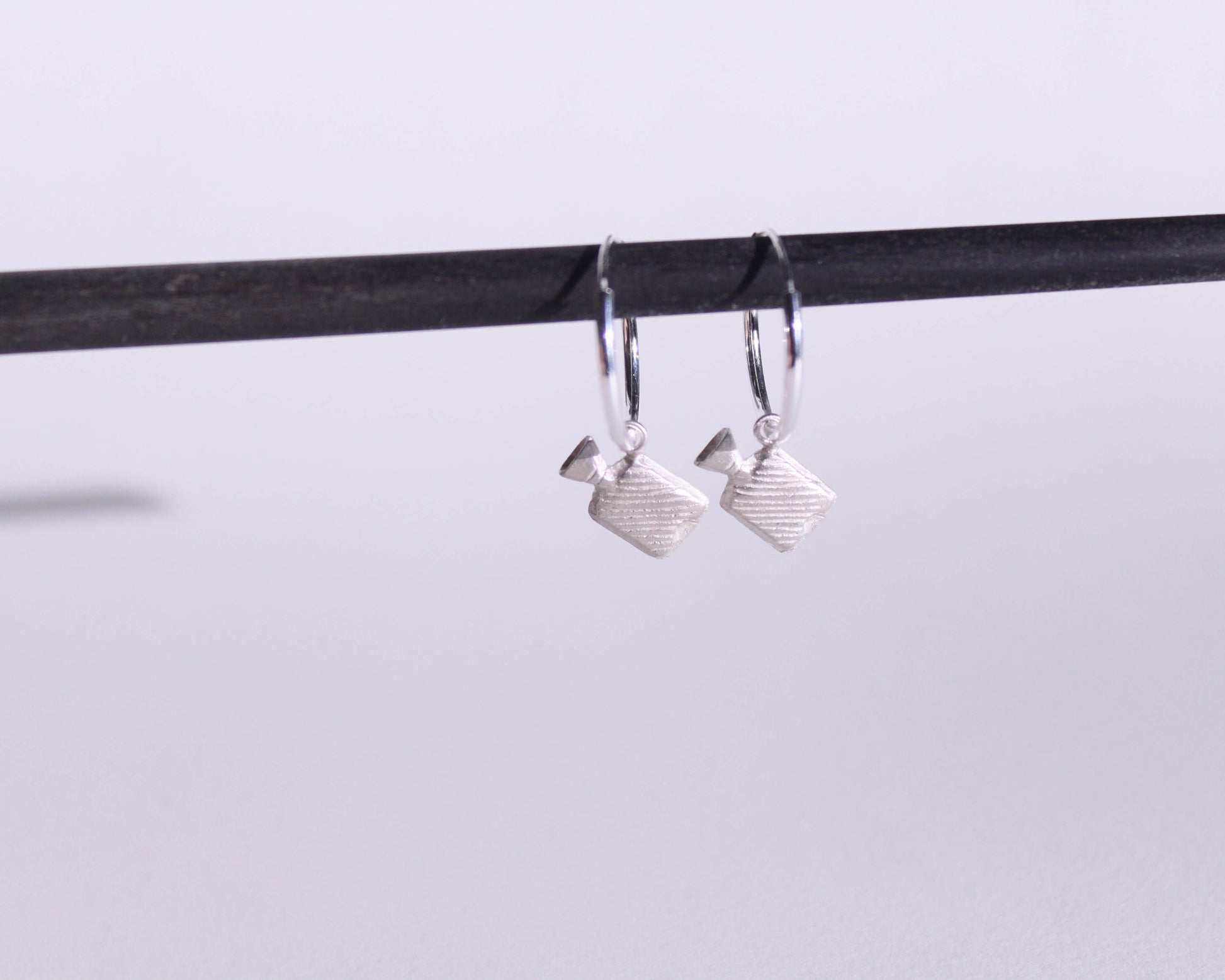 boucles d'oreilles en formes de bouillottes en argent massif