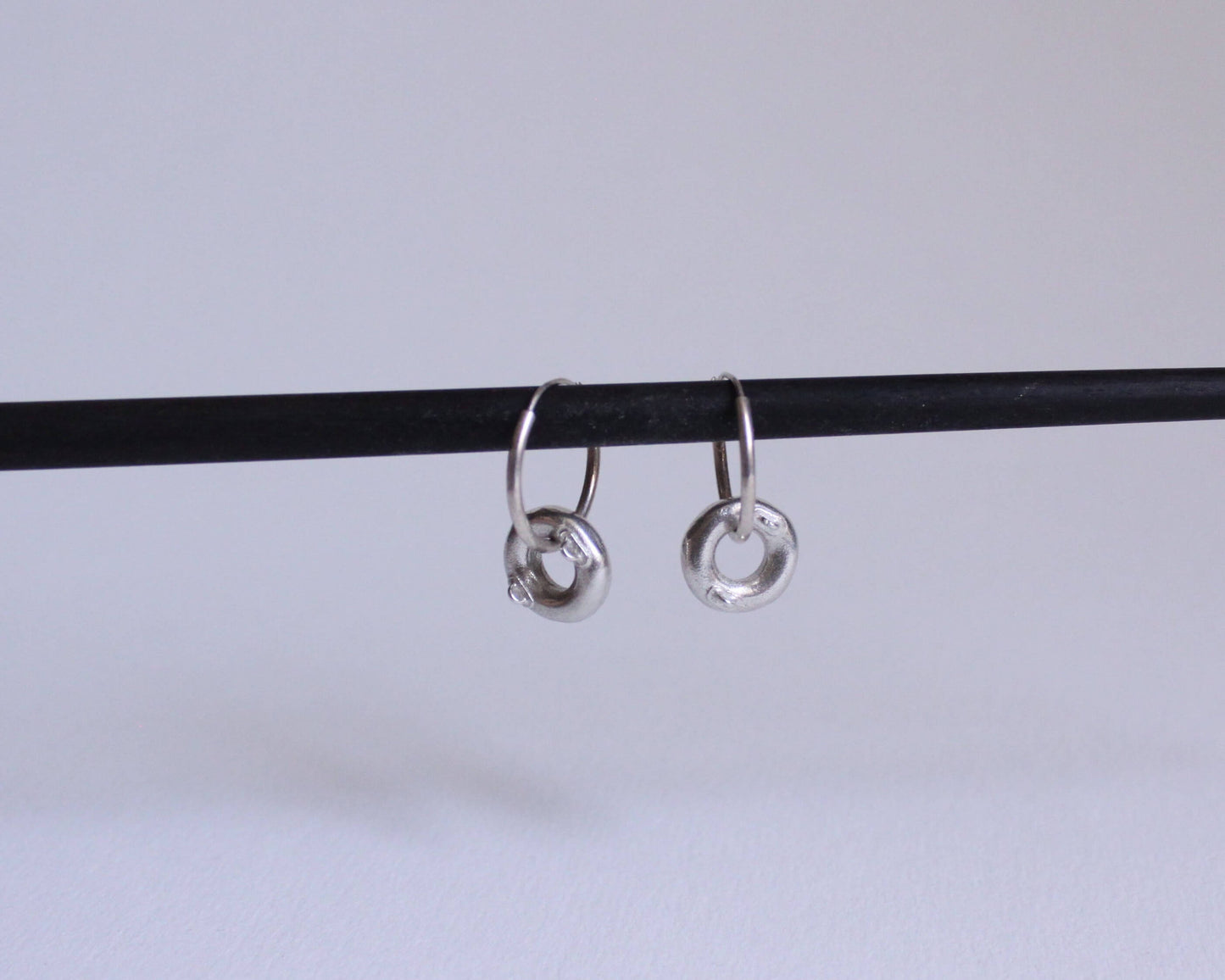 paire de boucles d'oreilles en argent massif en forme de bouées