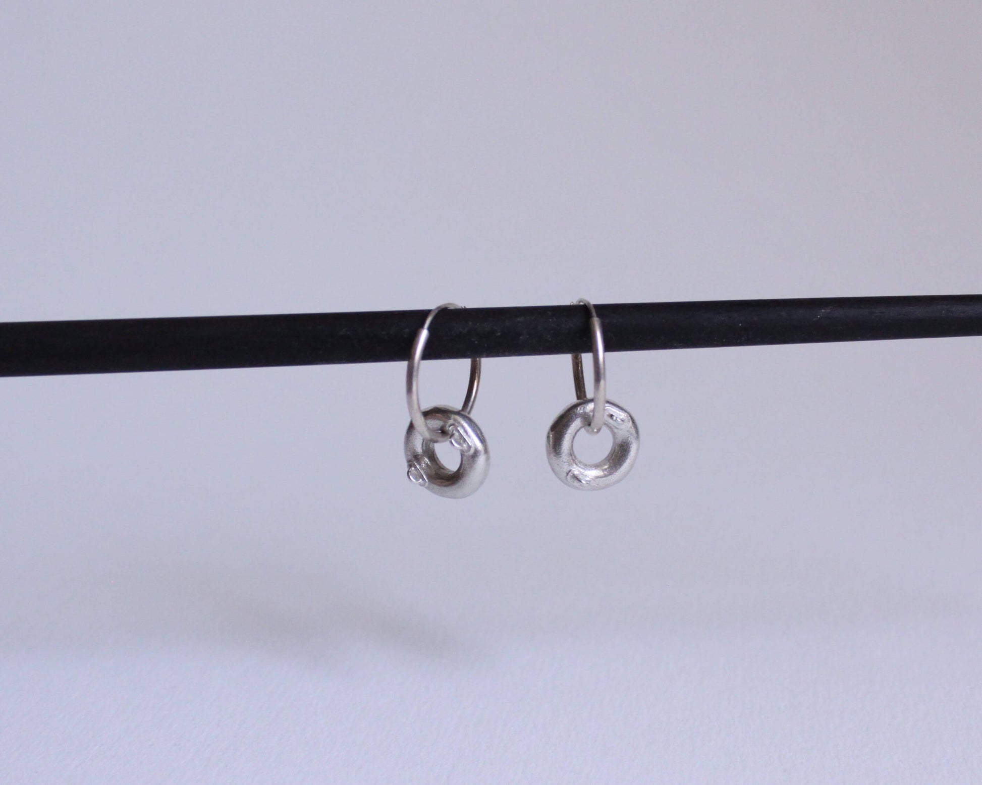 paire de boucles d'oreilles en argent massif en forme de bouées