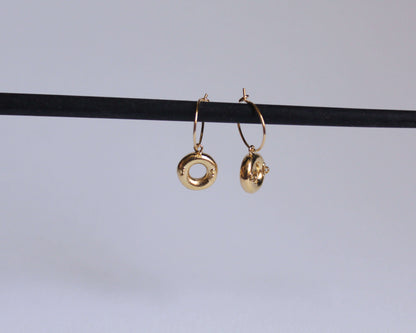 paire de boucles d'oreilles en laiton plaqué or en forme de bouées