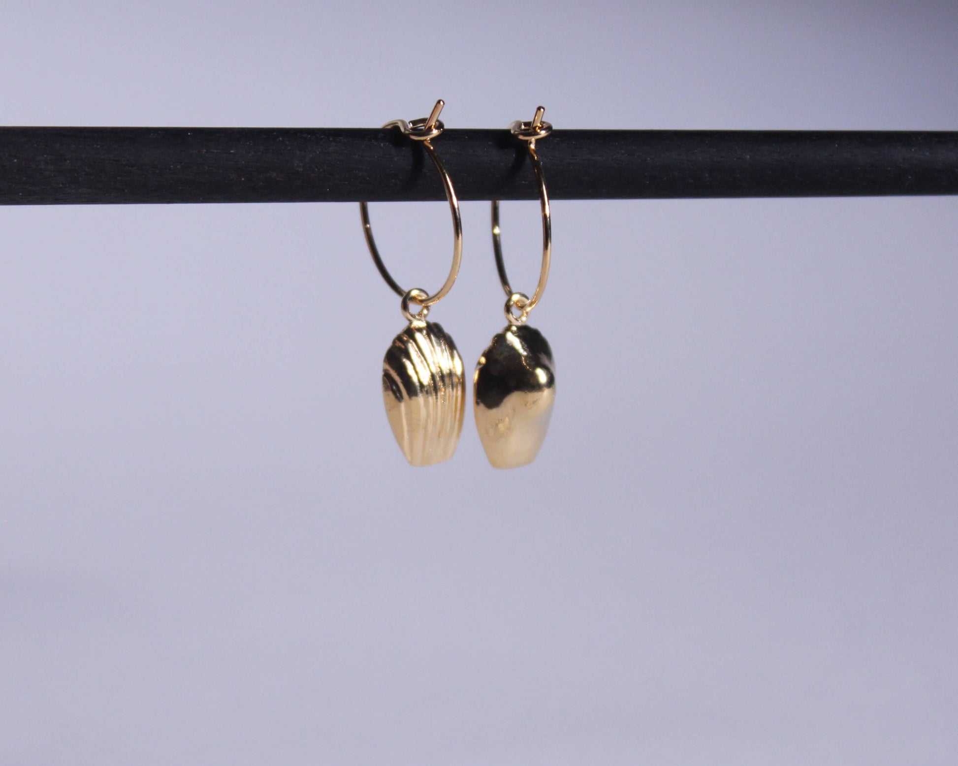 boucles d'oreilles en laiton plaqué or représentant des madeleines