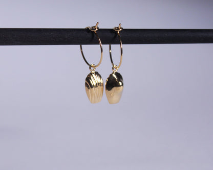 boucles d'oreilles en laiton plaqué or représentant des madeleines