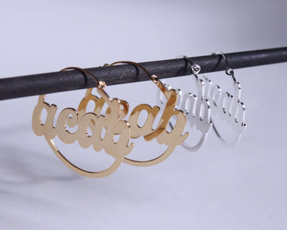 boucles d'oreilles en laiton doré et en laiton plaqué argent représentant l'acronyme "ACAB"