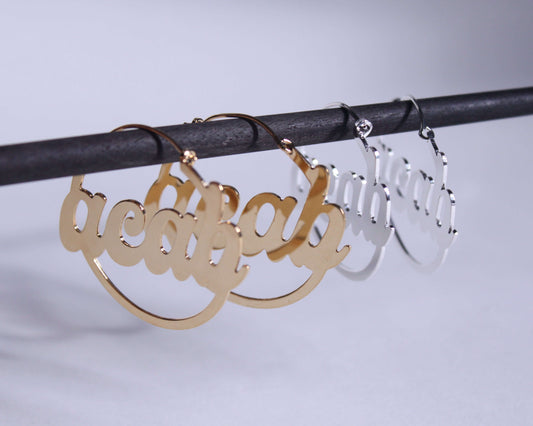 boucles d'oreilles en laiton doré et en laiton plaqué argent représentant l'acronyme "ACAB"