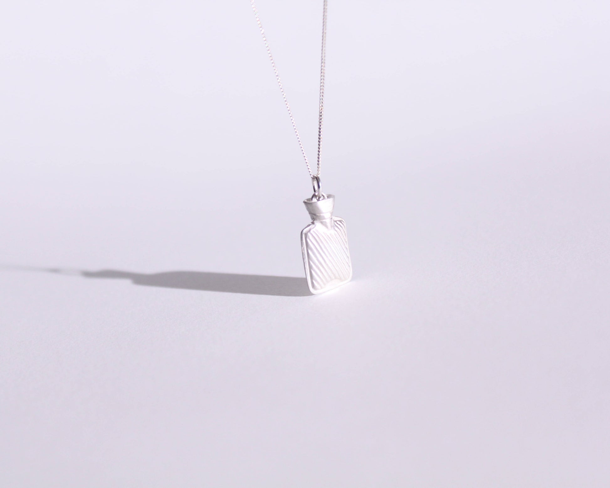 pendentif en argent massif en forme de bouillotte