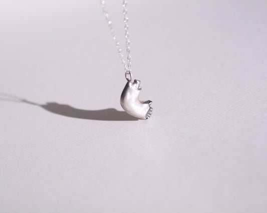 pendentif en argent massif en forme de bras cassé