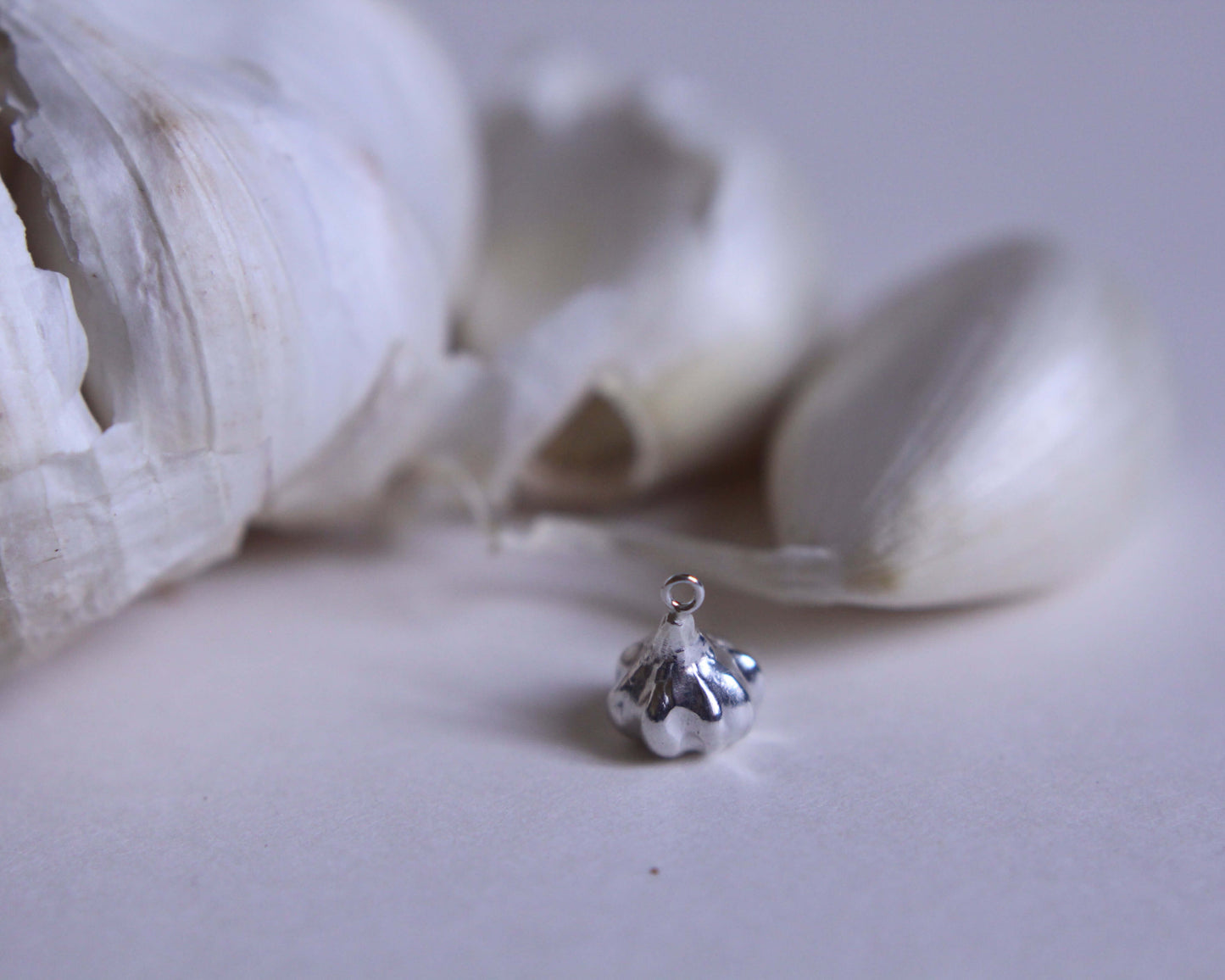 pendentif en forme de gousse d'ail en argent massif