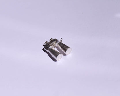 pendentif en argent massif symbolisant une paire de jumelles vues du devant