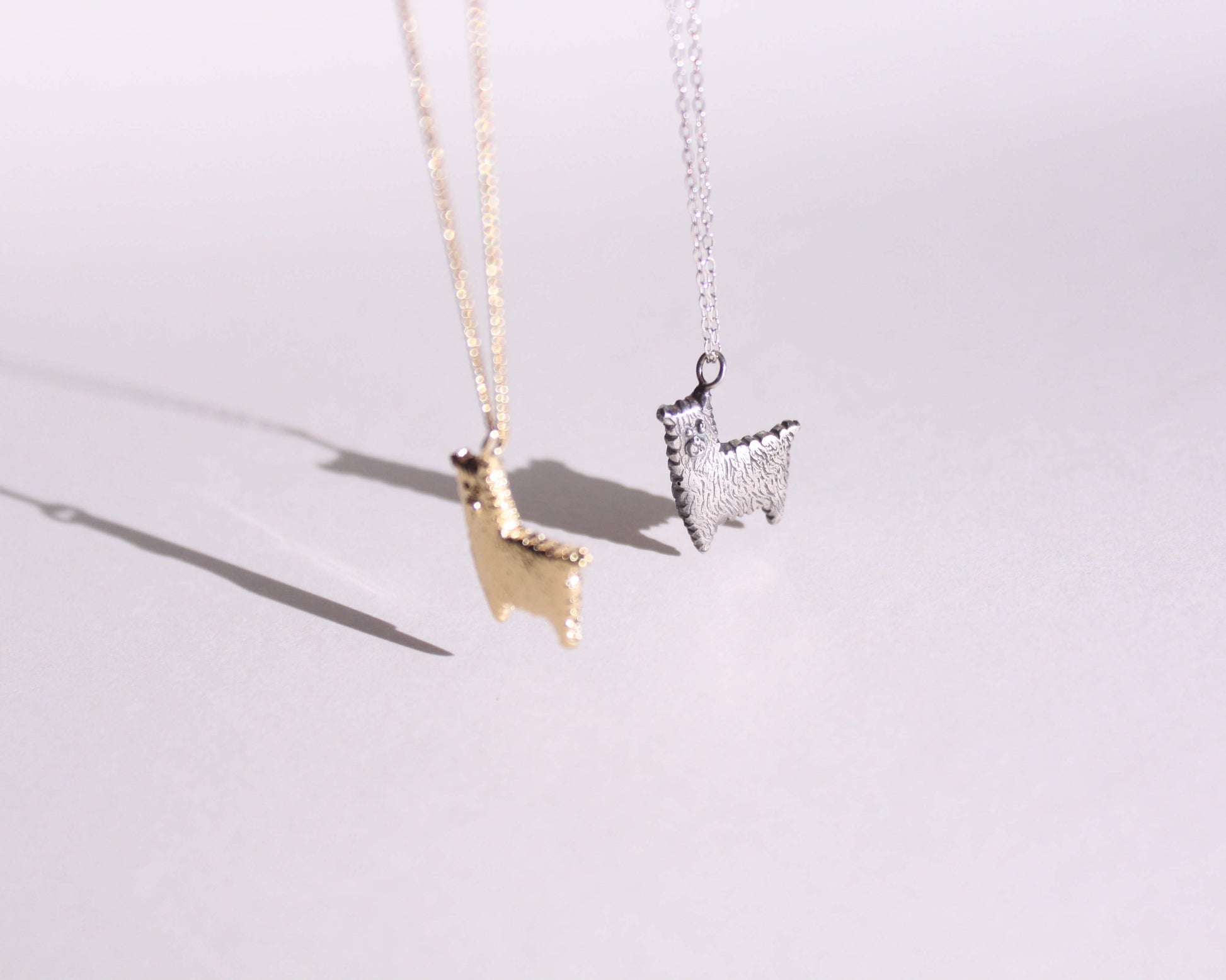 pendentif en argent massif représentant un lama