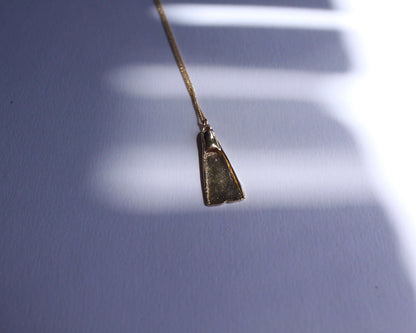 pendentif en laiton plaqué or en forme de palme de plongée