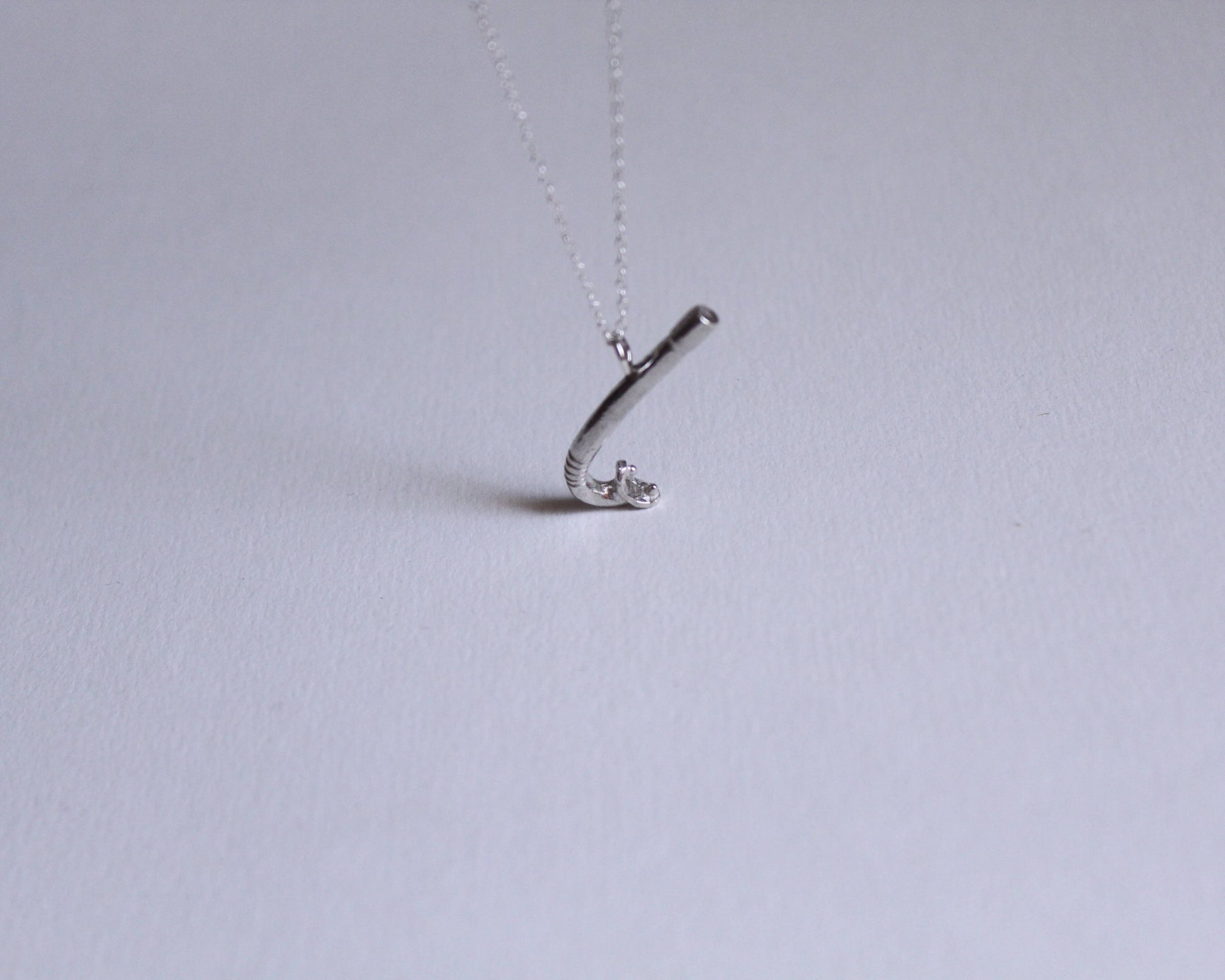 pendentif en argent massif en forme de tuba de plongée