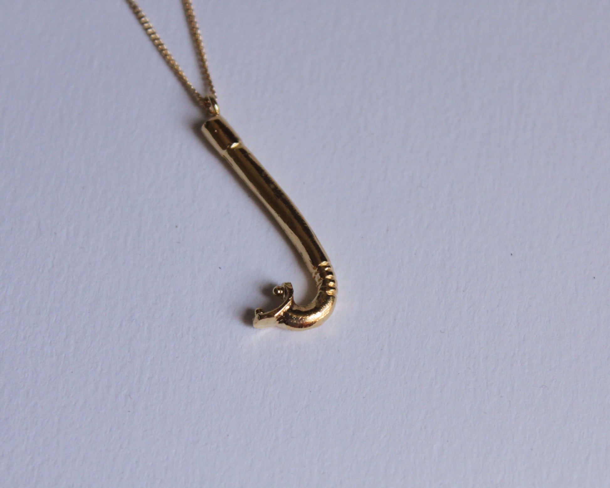 pendentif en laiton plaqué or en forme de tuba de plongée