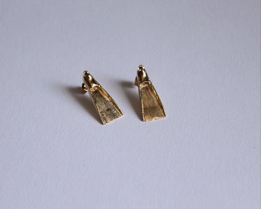 puces d'oreilles en laiton plaqué or représentant des palmes de plongée