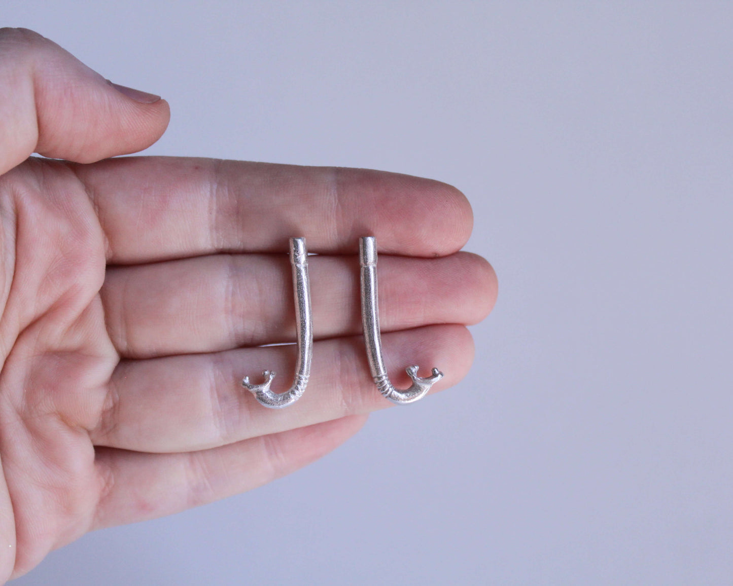 paire de puces d'oreilles en argent massif en forme de tuba