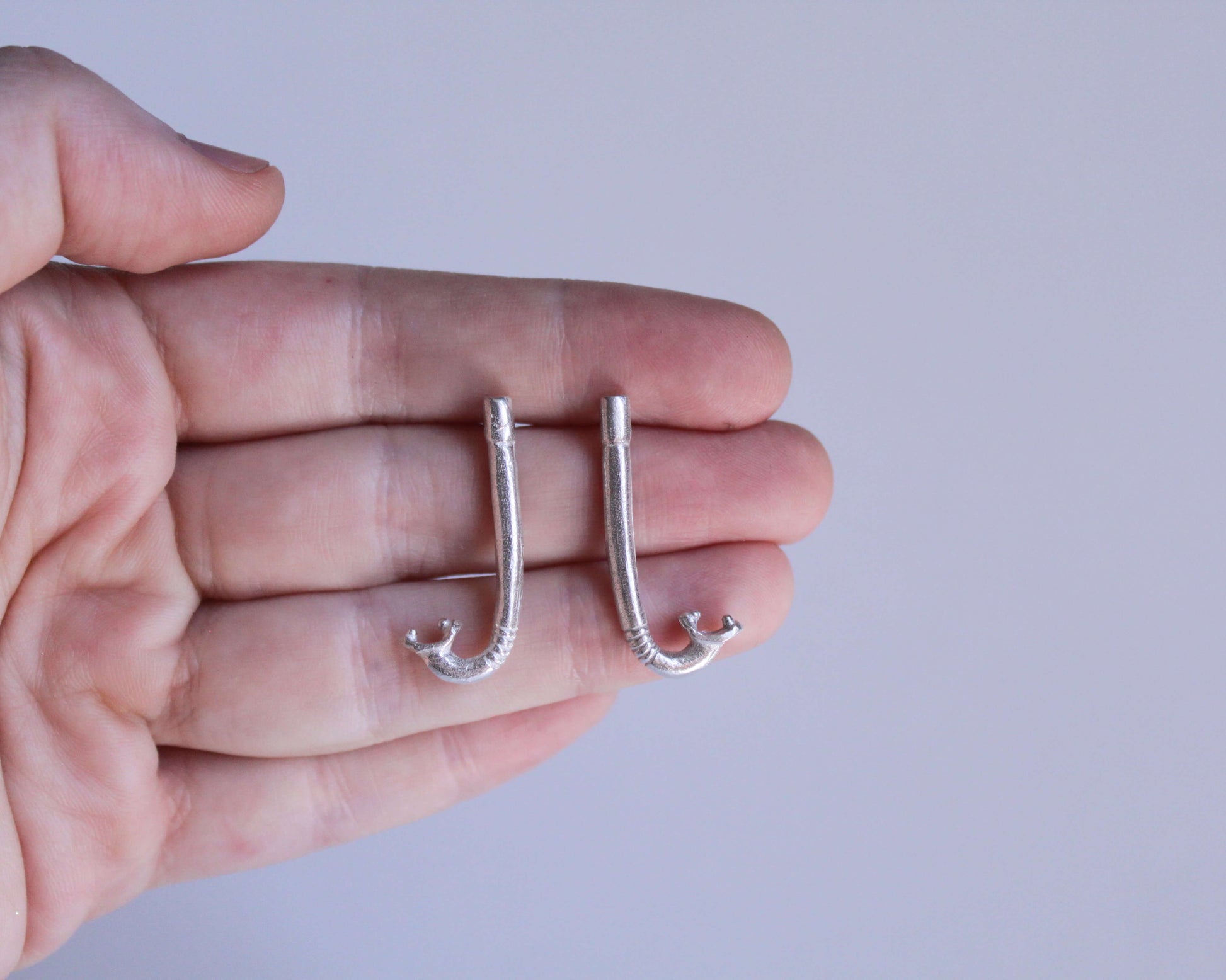 paire de puces d'oreilles en argent massif en forme de tuba