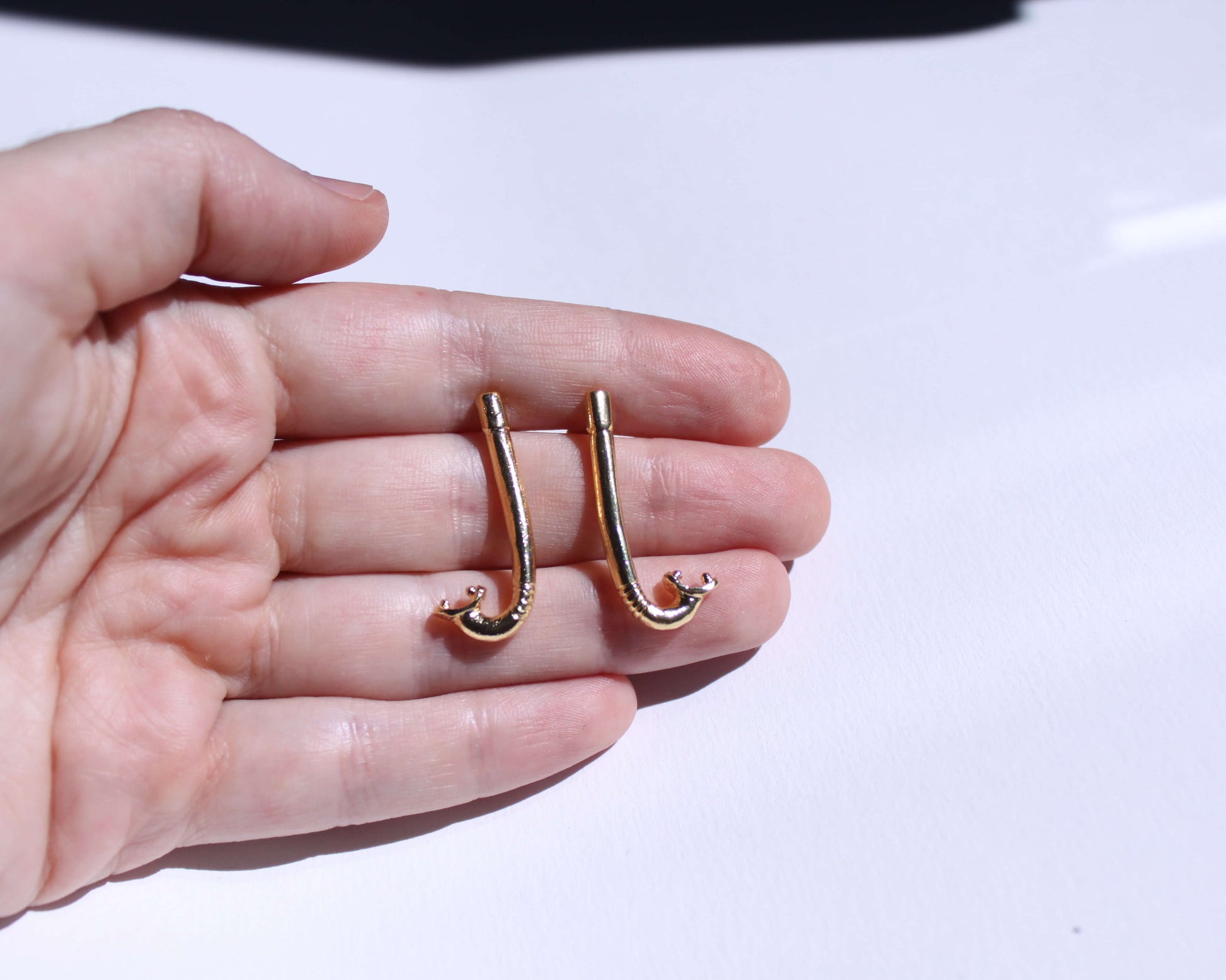 boucles d'oreilles en laiton plaqué or représentant des tubas de plongée