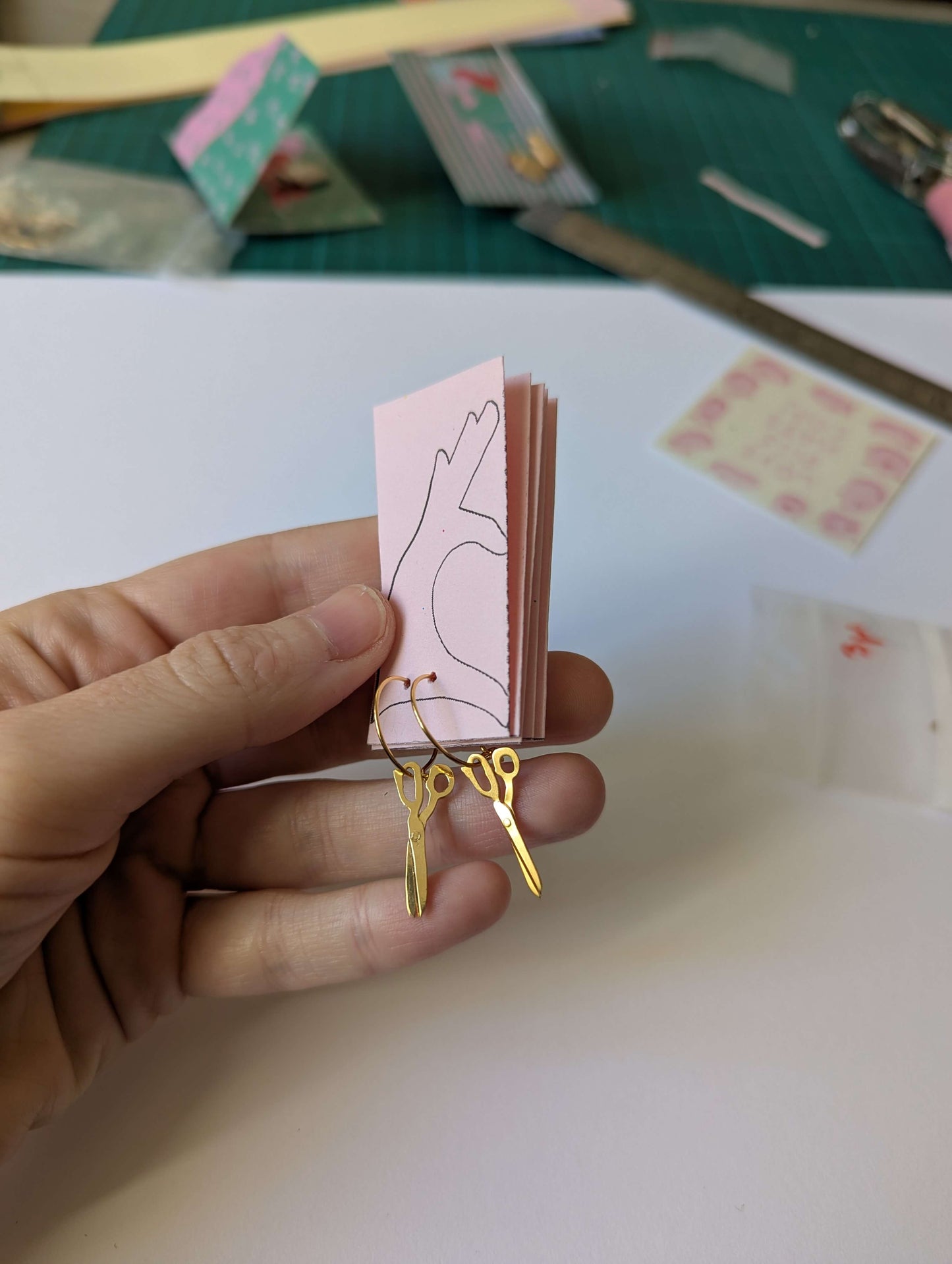 Ciseaux articulés -ˋˏ✄┈┈┈┈